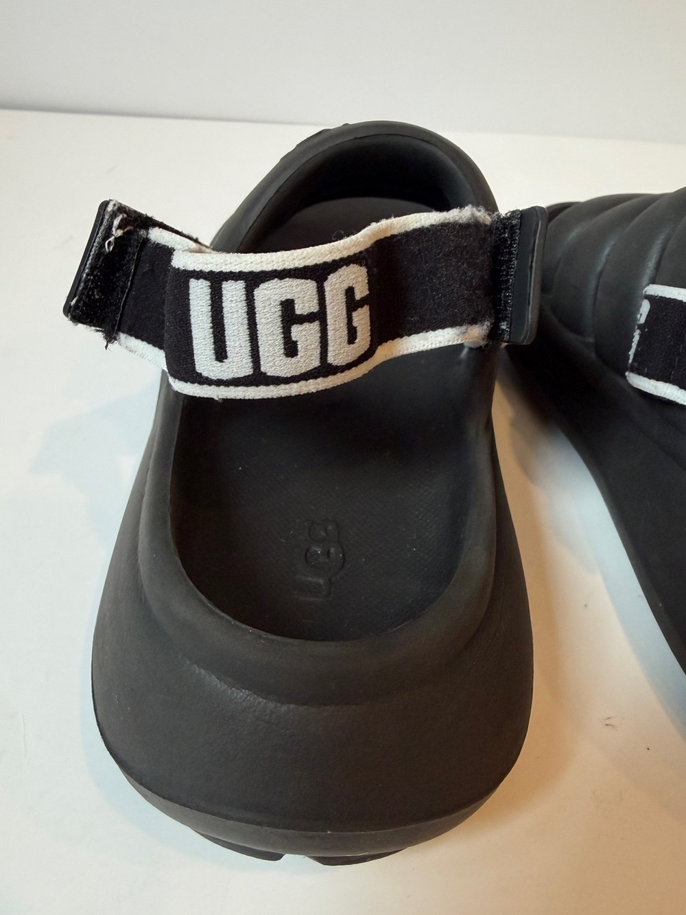UGG Sport Yeah Webbing Strap Foam Slide Sandals Matte Black Kids 1 - Picture 7 of 9
